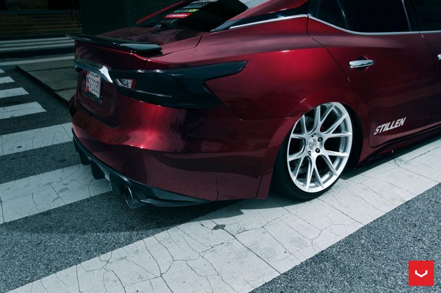 Детали экстерьера Nissan Maxima on Vossen Wheels (VFS6) 2016 года  (фото 5 из 29)